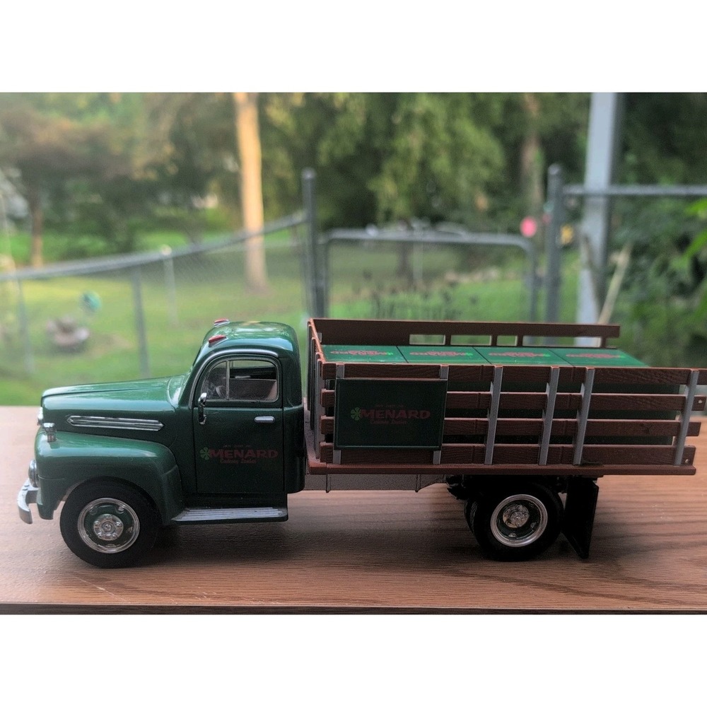 Golden Wheel Ford Advertising Truck Diecast Model Green/Orange Menard 1:25